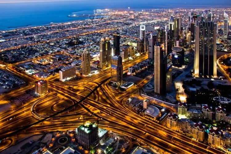 Ακόμα πιο εντυπωσιακό γίνεται το Ντουμπάι όταν νυχτώνει